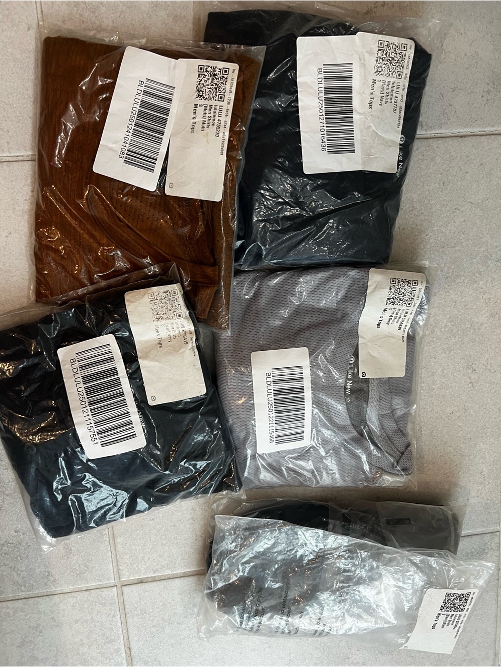 5 Random Bundle of Like New Lululemon Mens Tops in size Small